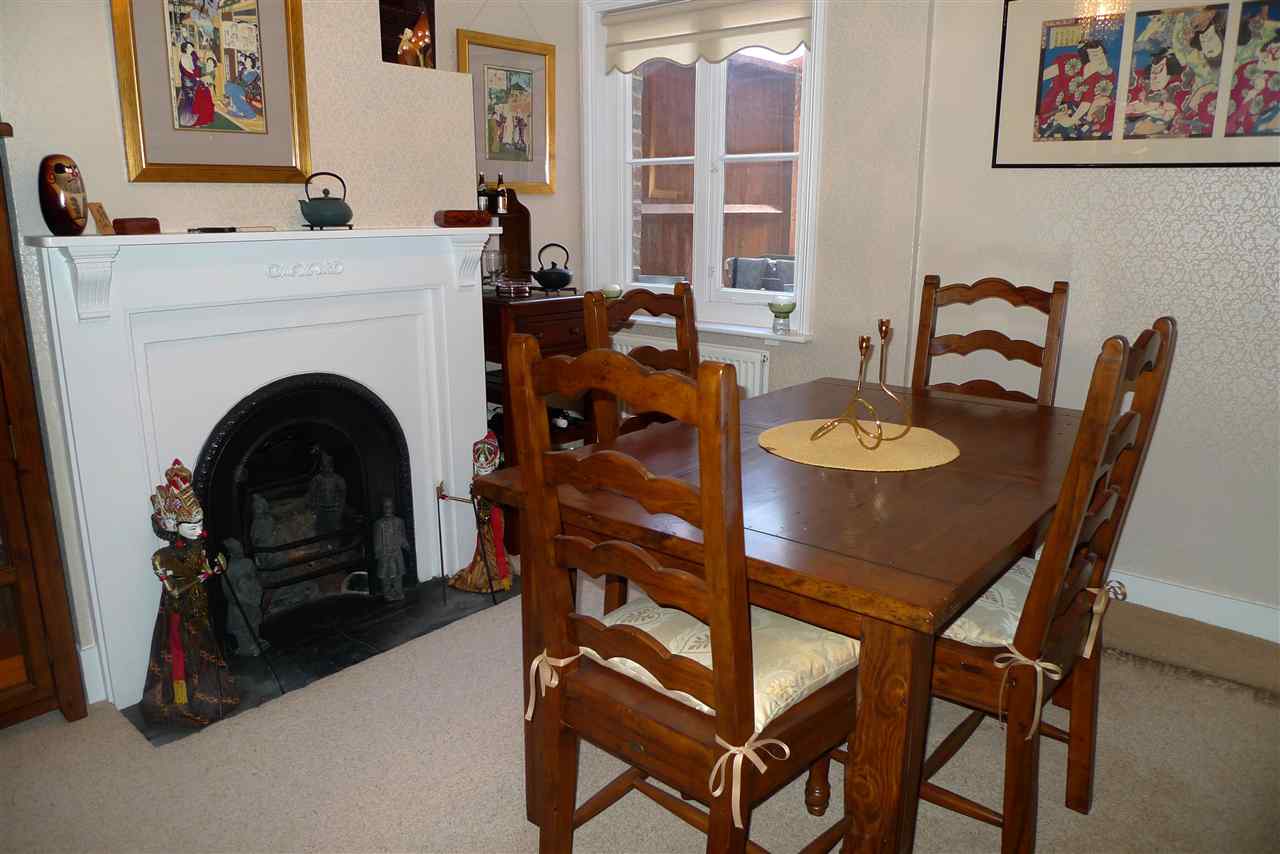 resized-2349823-Springfield Cottages 8 dining.jpg